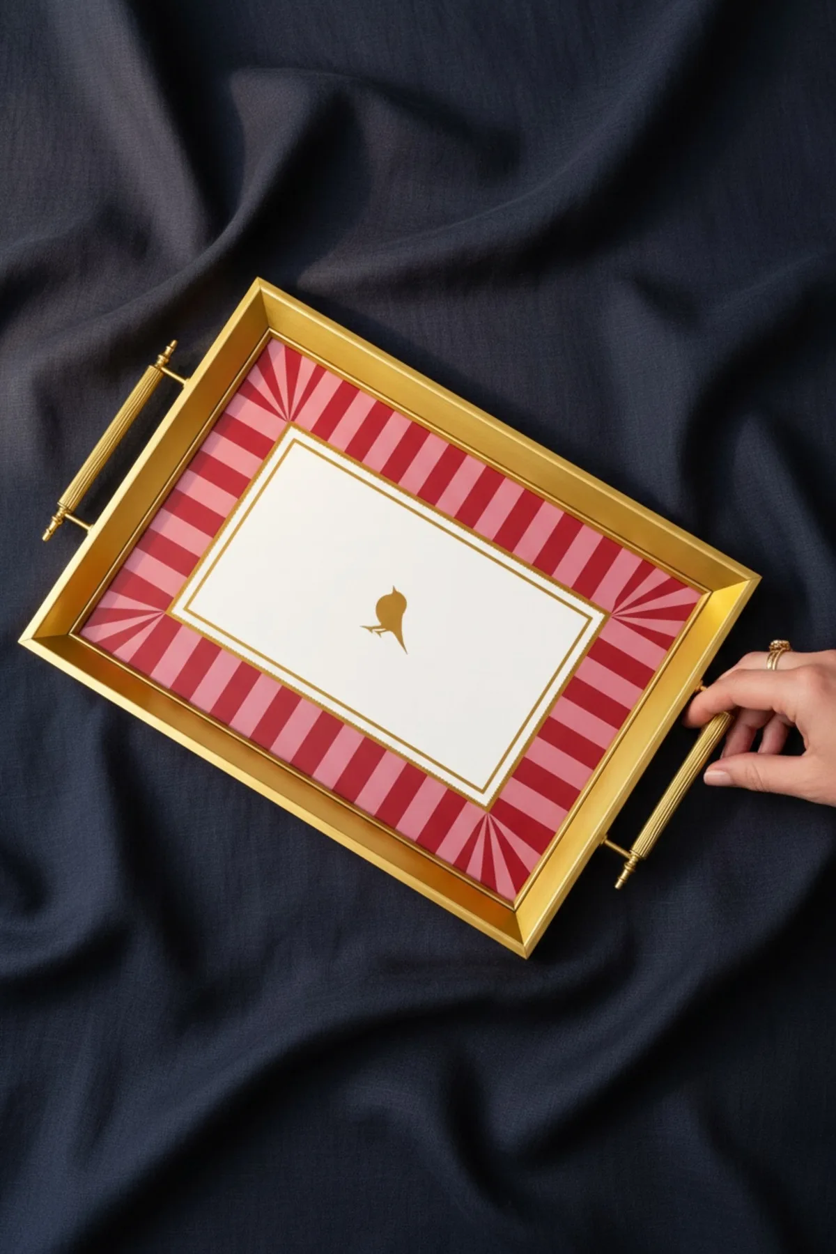 Kuşlu Kulplu Gold Birdie Tepsi Sunum Seti – Lüks ve Dekoratif Servis Aksesuarı