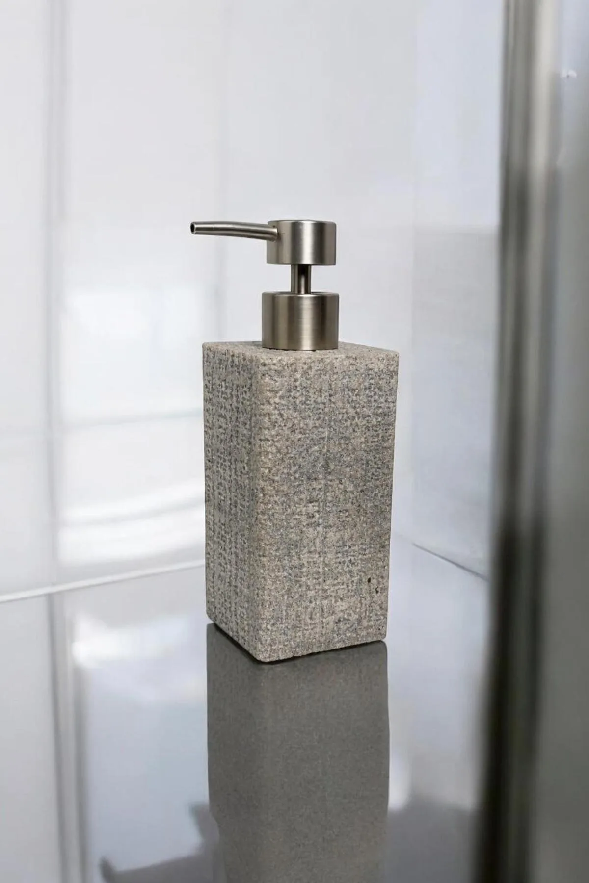 Taş Görünümlü 430 ml Sıvı Sabunluk – Modern Tasarım Şık Banyo Sabunluğu